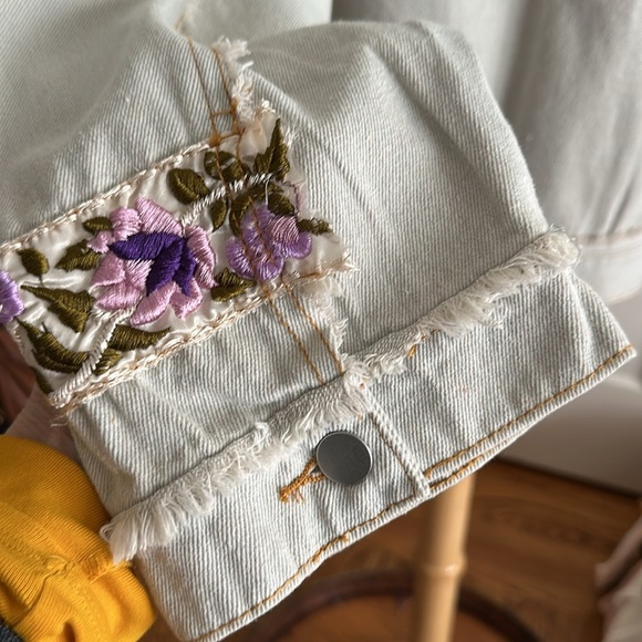 POL Patchwork Lace Oversized Denim Jacket Light Wash Bohemian Frayed Edge Large - Picture 11 of 15